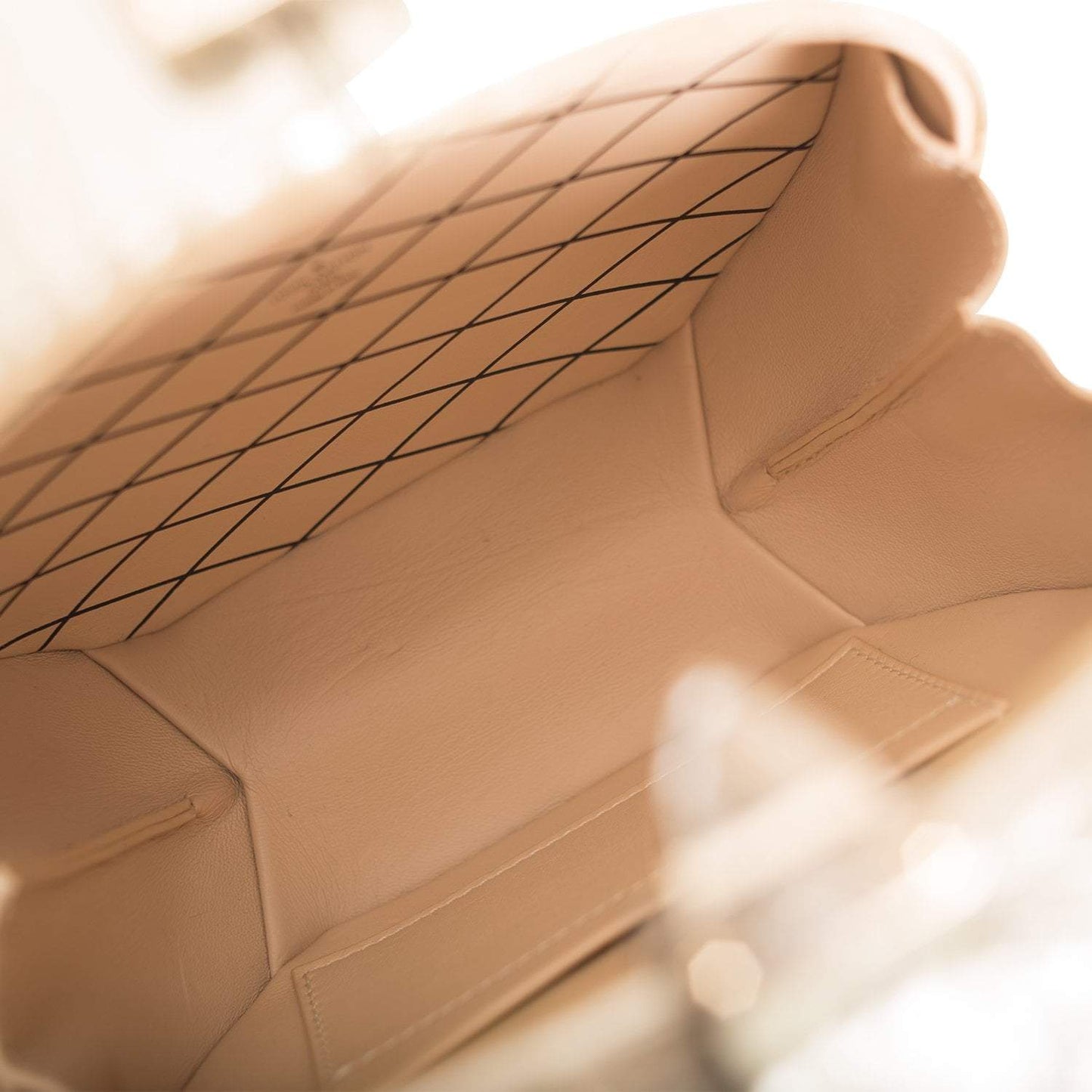 Louis Vuitton Goud Matte Alligator Petite Boite Chapeau