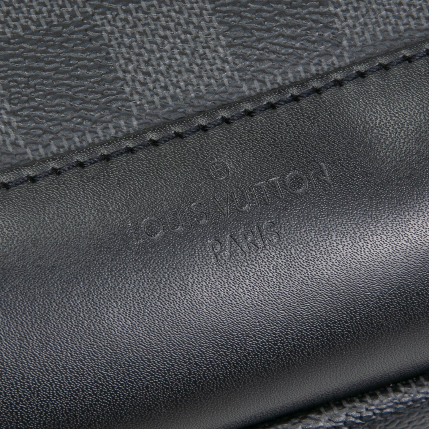 LOUIS VUITTON Avenue Slingbag - Damier Graphite